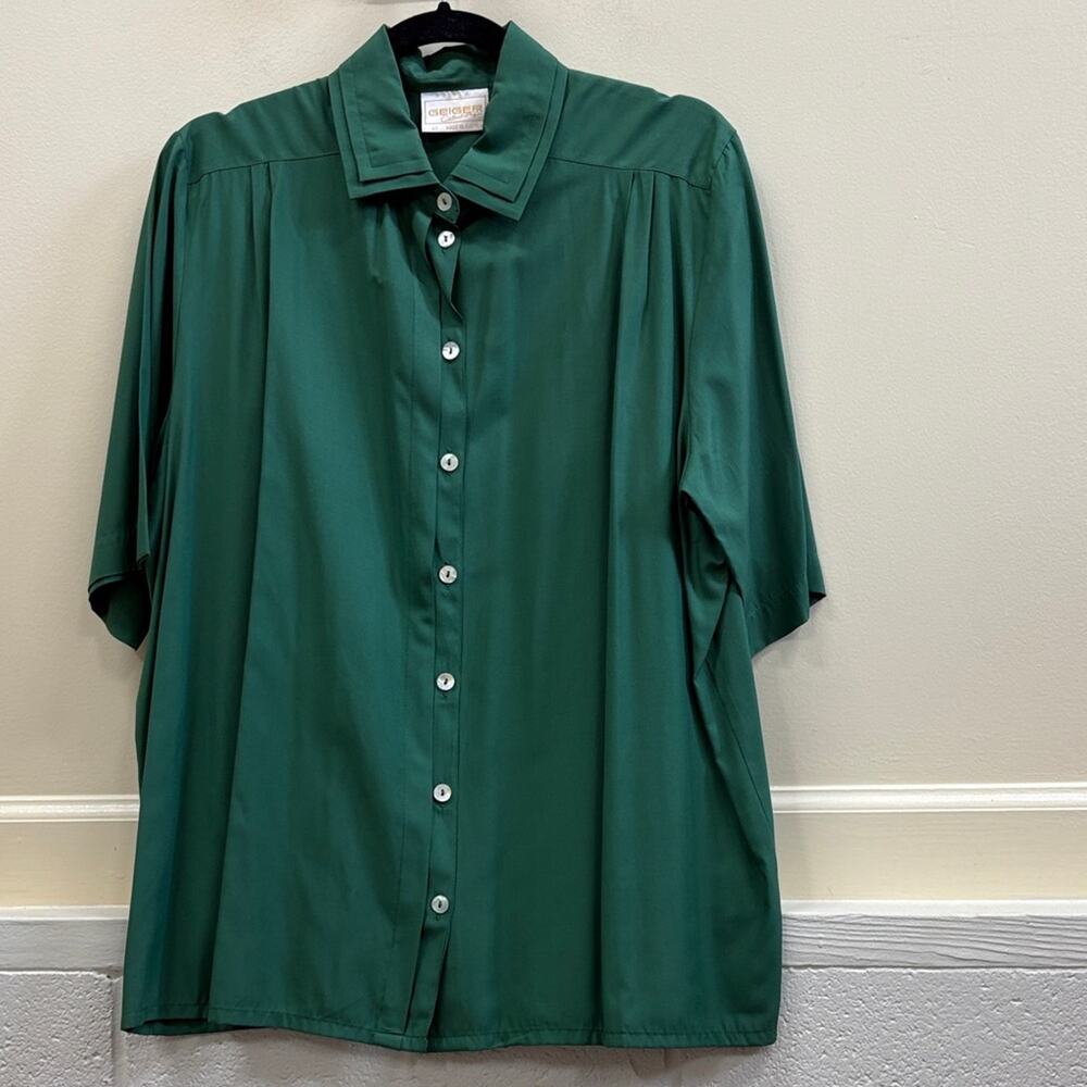 Geiger vintage women’s size 40/10 Green Button-Up Shirt top
